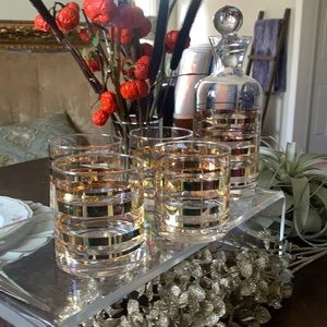 NWOB Wine Decanter set with Gold trimmed glasses